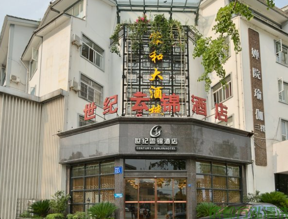 2025年8月5日都江堰某酒店餐厅厨房油烟机和烟道清洗案例