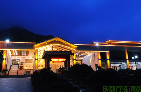 2025年8月10日都江堰某大型中餐厅厨房油烟机和烟道清洗案例