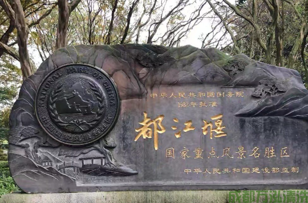 2025年8月16日都江堰某单位食堂后厨油烟机和烟道清洗案例